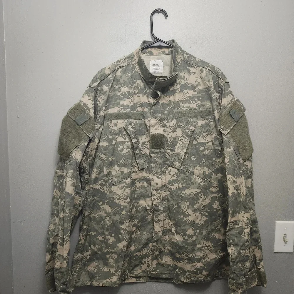Men's camouflage jacket coat size large long  full zipper army combat un…